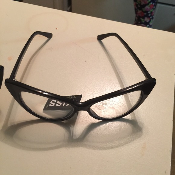Cat eye glasses