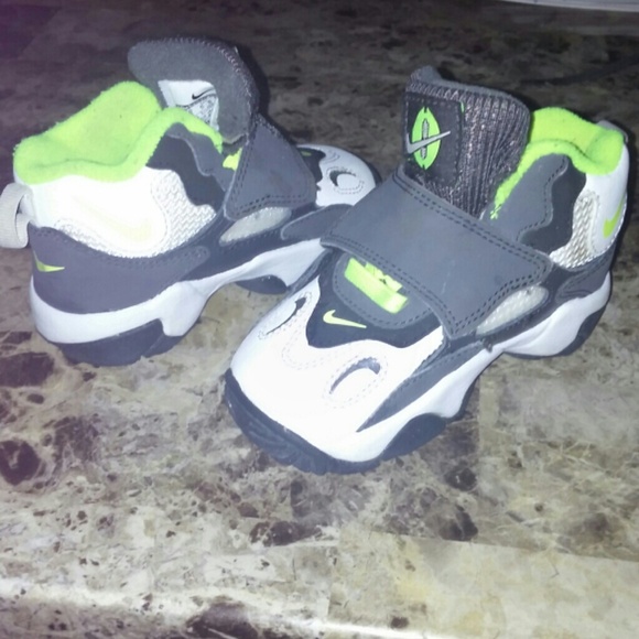 Nike diamond turns toddler