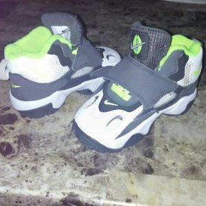 Nike diamond turns toddler