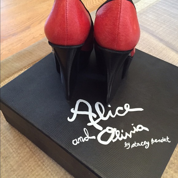 SOLD Alice + Olivia heels - Picture 3 of 4