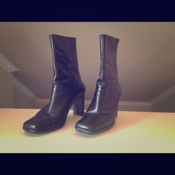 Black boots (on hold)