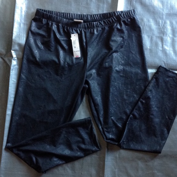 Sz XL black stretchy pants with snake print