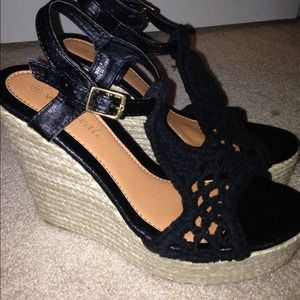 Black Wedges