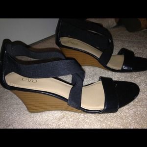 Black wedges