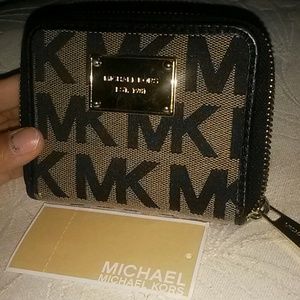 MICHAEL kORS WALLET!!
