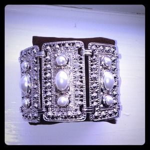 CHUNKY BRACELET SILVER TONE W/Pearl