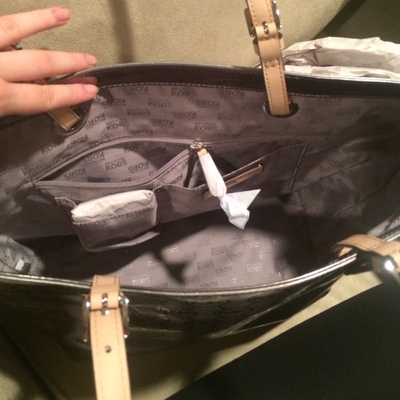 SOLD!! Michael Kors bag - Picture 4 of 5