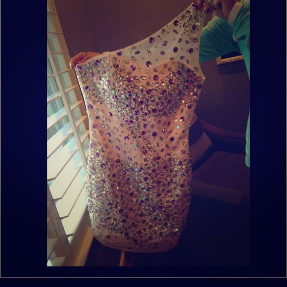 Dresses & Skirts - Formal fit dress. Never been worn.