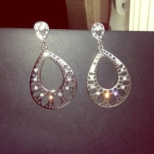 DANGEL EARRINGS SILVER TONE W/RHINESTONES