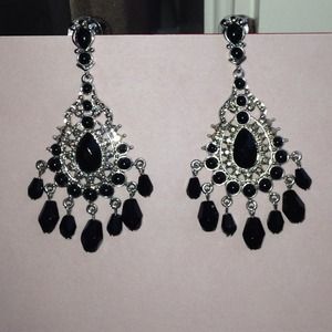 EARRINGS SILVER TONE W/BLACK STONES