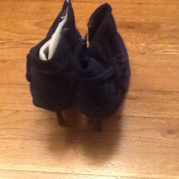 Boots - Picture 3 of 4