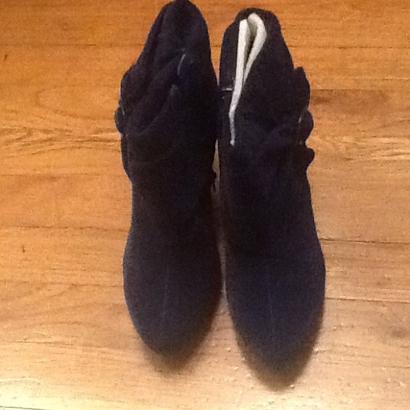 Boots - Picture 4 of 4