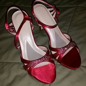 Apple red satin dress shoes