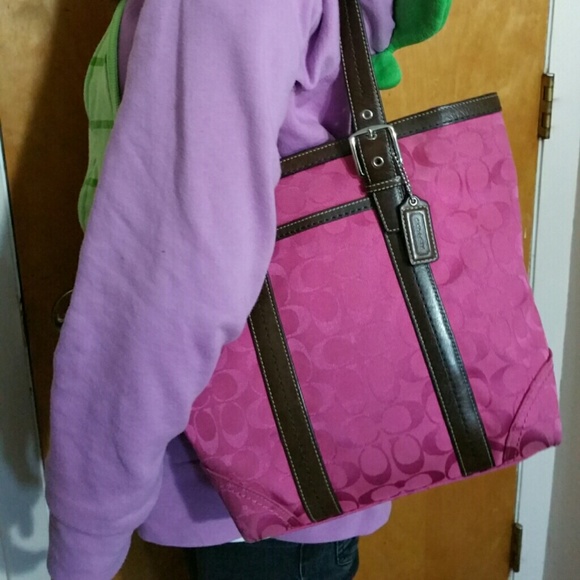 😊SALE😊Coach purse 🐣 - Picture 3 of 3