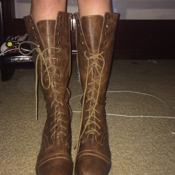 Brown lace-up boots Breckelles