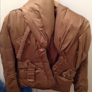 Laundry by Shelli segal taupe down jacket w shawl