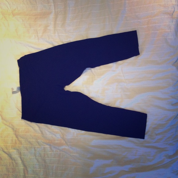 Black cropped iviva yoga pants