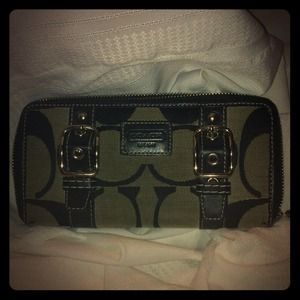 Authentic Coach zippered wallet