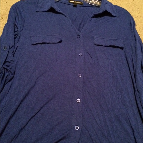 Adorable royal blue top ! 💙