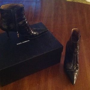 Authentic dolce & gabbana black paten booties