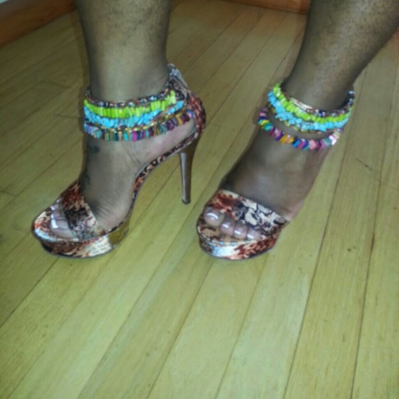Sexy sexy multi color shoe!