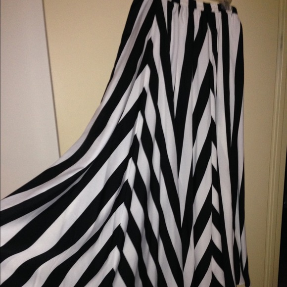 Bold maxi skirt