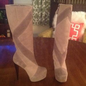 Alice and Olivia tan suede platform boots