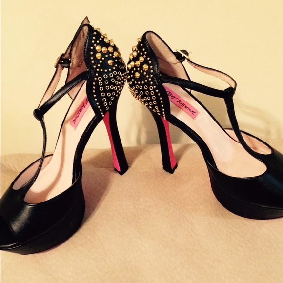 Betsey Johnson Alexiis T-Strap Black Platform Pump