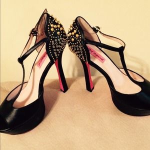 Betsey Johnson Alexiis T-Strap Black Platform Pump