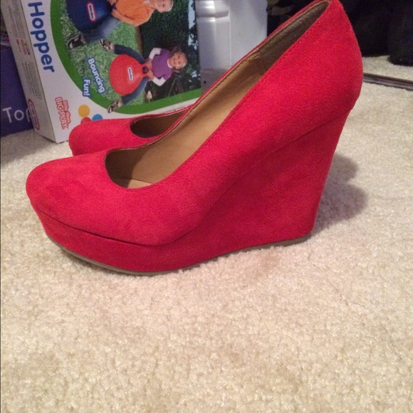 Red heels - Picture 2 of 2