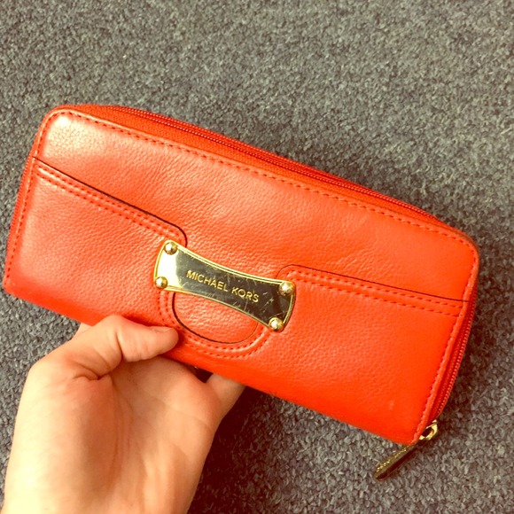 Orange wallet Michael kors