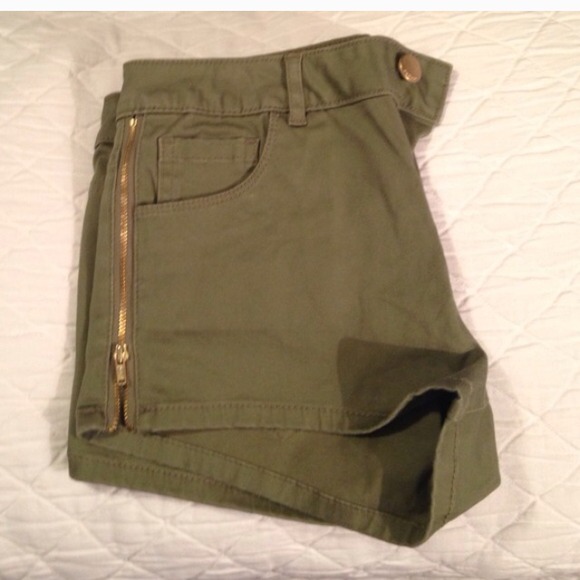 Refuge Zip Side Army Green Shorts