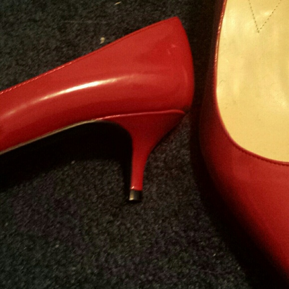 Red patent leather pumps...great for work. - Picture 4 of 4