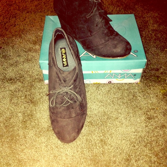 Anna's wedged shoes