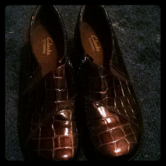 Clark's comfortable brown snakeskin like shoes