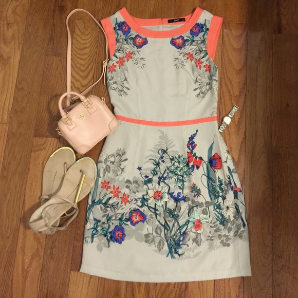 Oasis Dresses & Skirts - 🎉HOST PICK🎉🎊🎊Flower dress