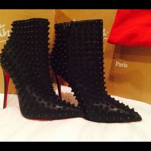 🎉🎉SOLD🎉🎉Louboutin Snakilta black boot $1975