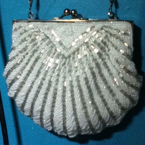Shell beaded white vintage purse