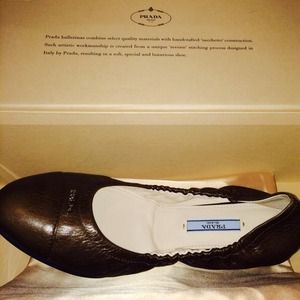 🔴SOLD🔴 PRADA BROWN LEATHER BALLET FLAT LOGO
