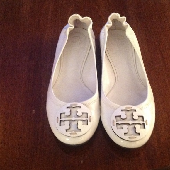 🔶SOLD🔶 Tory Burch white patent Reva flat - Picture 2 of 3