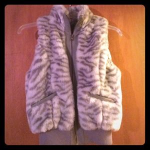 Animal printed fuzzy girls vest