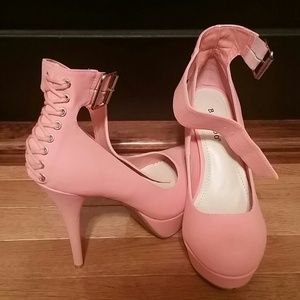***NEVER WORN***Peach Ankle Strap Heels