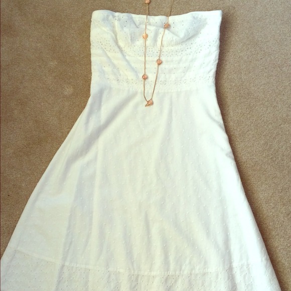 American Eagle Outfitters Dresses & Skirts - Strapless eyelet summer dress
