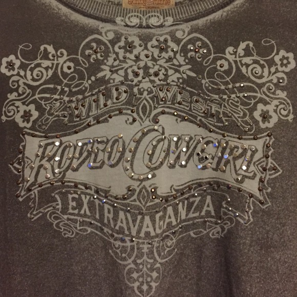 🐴 Adorable Rodeo T shirt with Rinestones🐴 - Picture 2 of 4