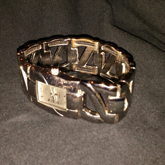 Watch - Picture 2 of 3