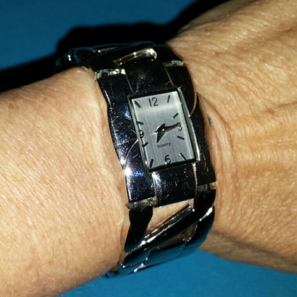 Watch - Picture 3 of 3