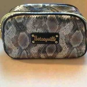 BETSEYVILLE Gray/Black Snake Print Cosmetic Bag
