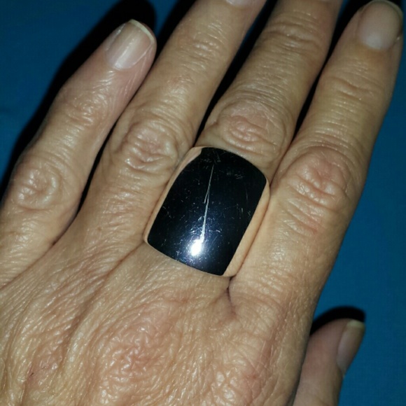 Large silvertone ring - Picture 3 of 3