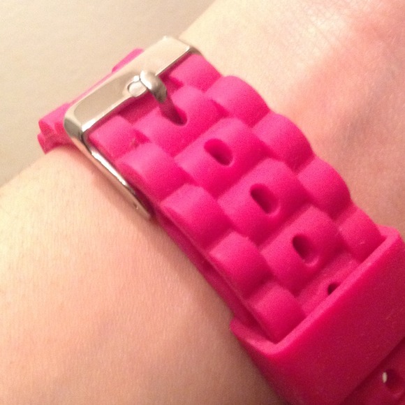 Hello Kitty Watch 😍💕 - Picture 2 of 4