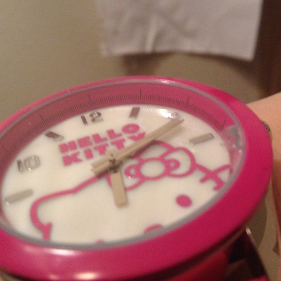 Hello Kitty Watch 😍💕 - Picture 3 of 4